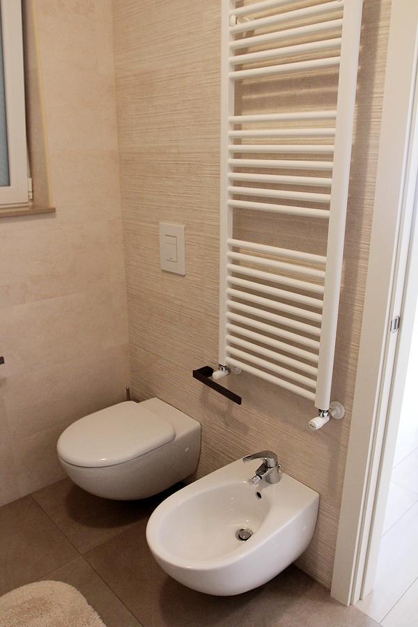 Apartment Andrea Deluxe Bari Esterno foto