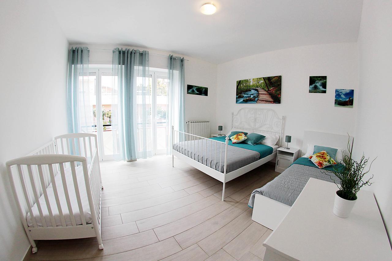 Apartment Andrea Deluxe Bari Esterno foto